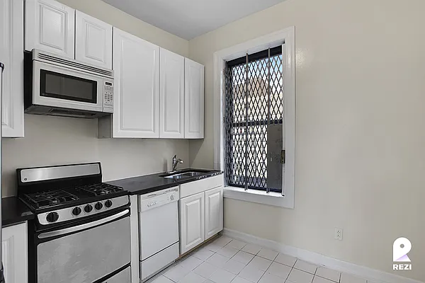 Rented by REZI | media 27