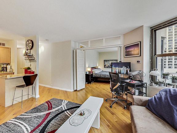 4th image of 535 N Michigan Ave APT 1415
