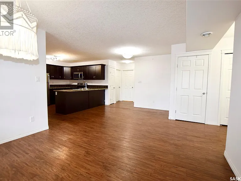 125 Willis Cres — Photo 2