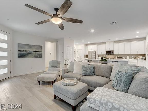 5th image of 600 N Carriage Hill Dr #1181