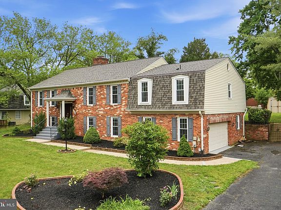 2nd image of 11807 Fairgreen Ln