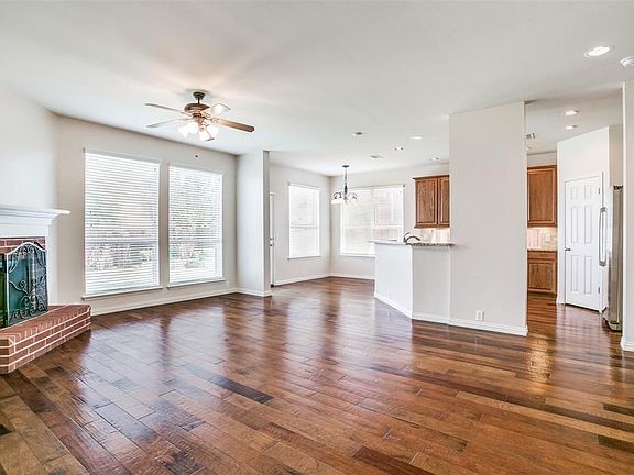 3rd image of 3006 Honey Locust Dr