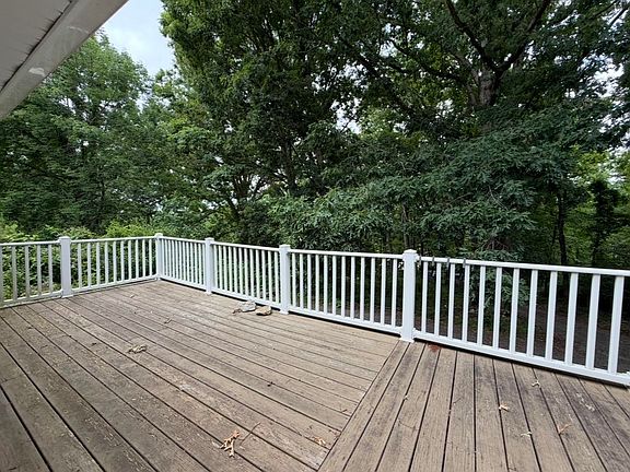 4th image of 485 White Pine Dr