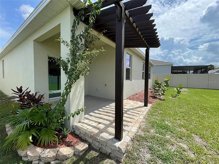 689 Crown Rose Dr — Photo 42