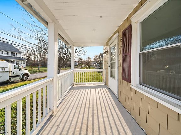 5th image of 615 W Spruce Ave
