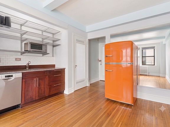 5th image of 457 W 57th St APT 811