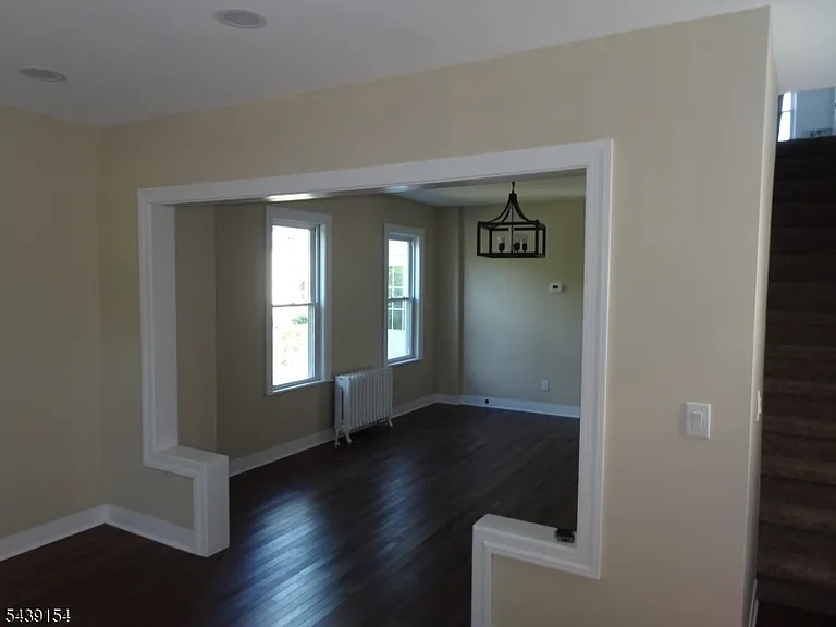 689 Sayre Ave — Photo 4