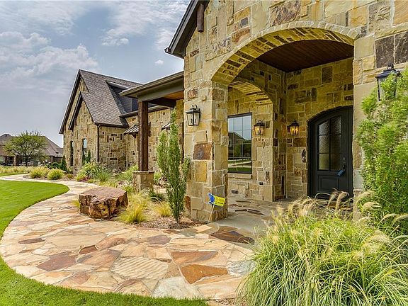 3rd image of 7950 Bella Flora Dr