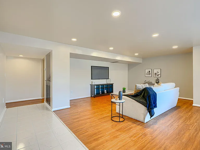 3645 Glengyle Ave #3F — Photo 3
