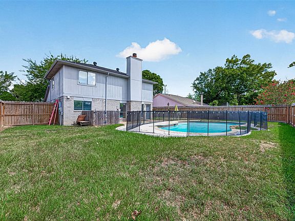 2nd image of 10711 Fallbrook Dr