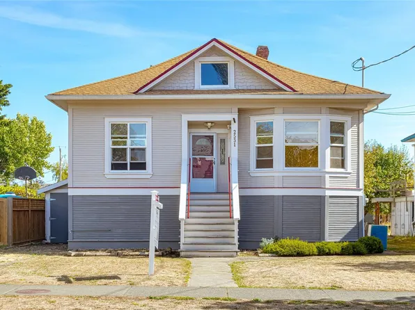 2531 Fernwood Rd, Victoria, BC V8T 2Z8
