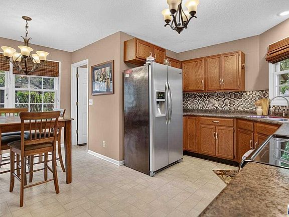4th image of 562 Frontier Ct