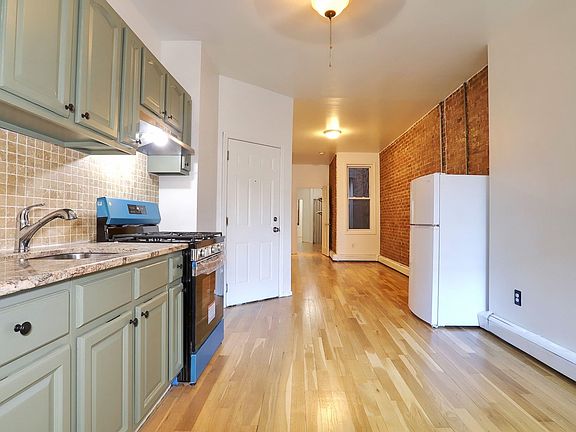 3rd image of 211 Webster Ave #1L
