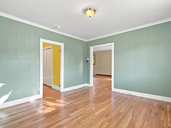 3rd image of 572 Mill St