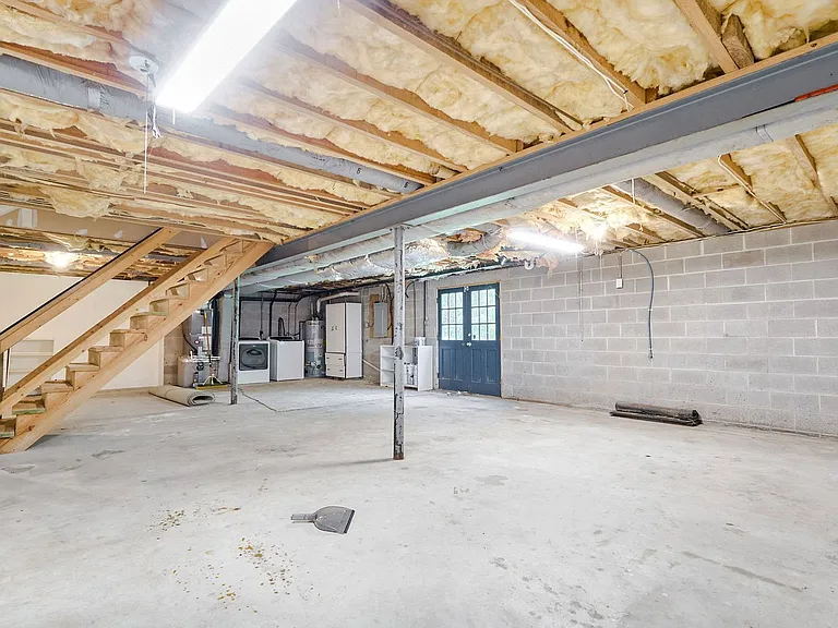 9395 Blacksmith Dr — Photo 32