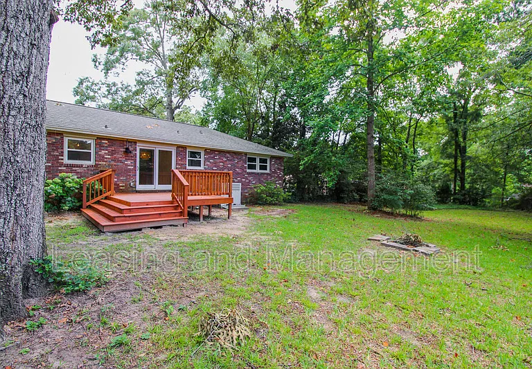 927 Holly Ct — Photo 19