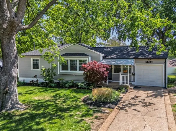 9200 Hallock Dr, Saint Louis, MO 63123