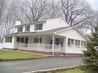 2 Cortlandt Ln, Tomkins Cove, NY 10986