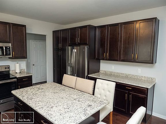 5th image of 20801 Oakridge Dr
