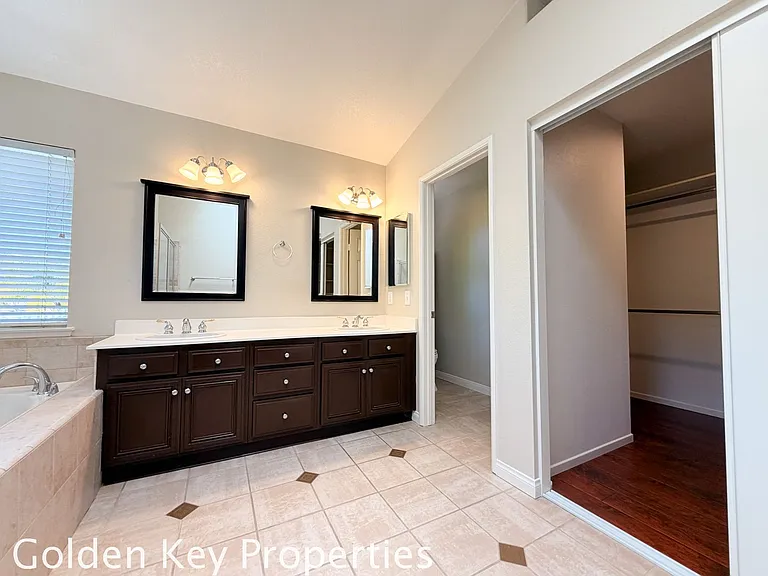 533 Edgewater Ave — Photo 19