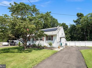 3 Heights Ter, Hamilton, NJ 08620