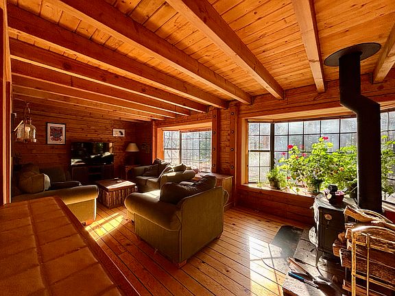 Living Room with TV and Apple HomePod