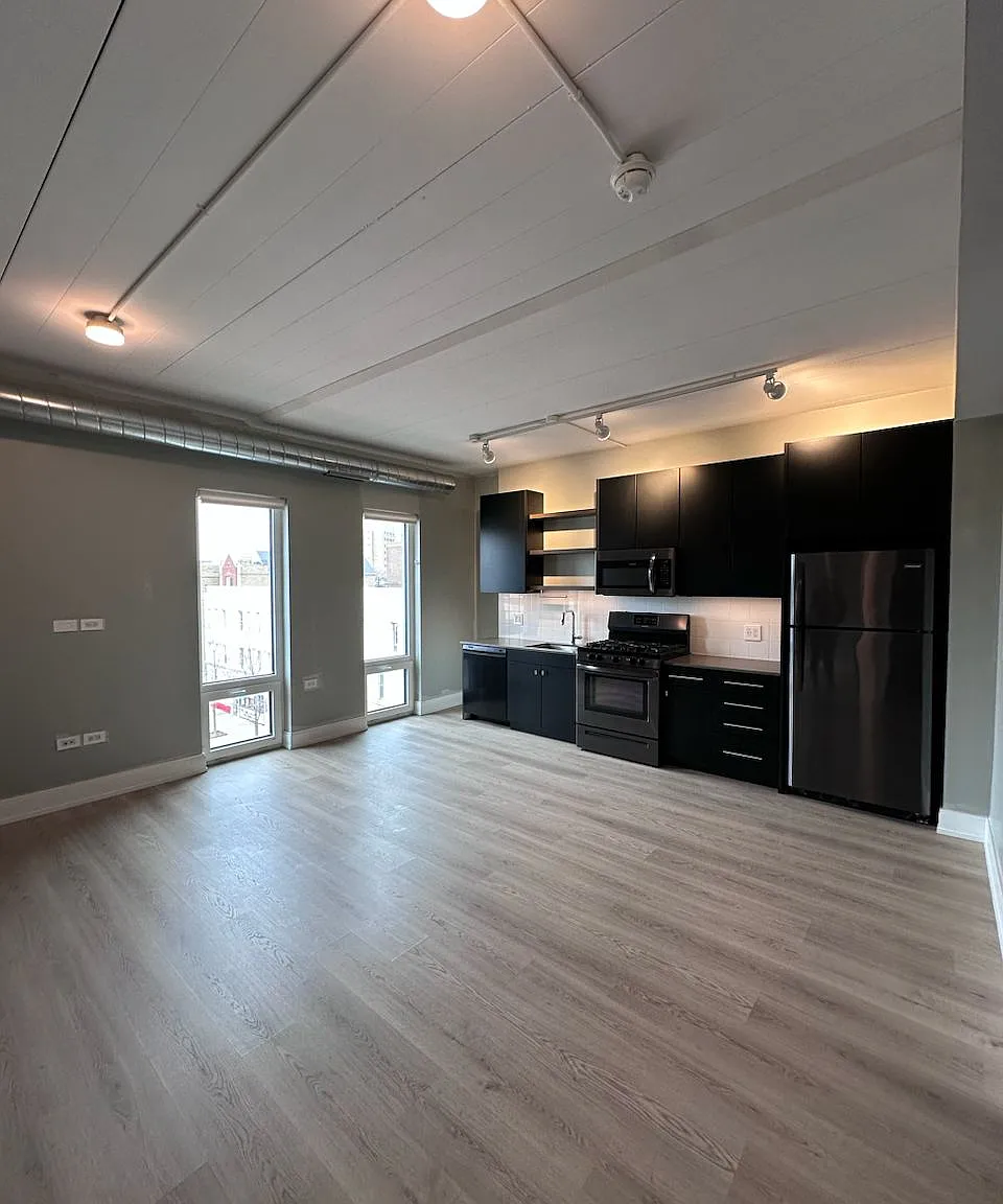933 W Belmont Ave — Photo 1