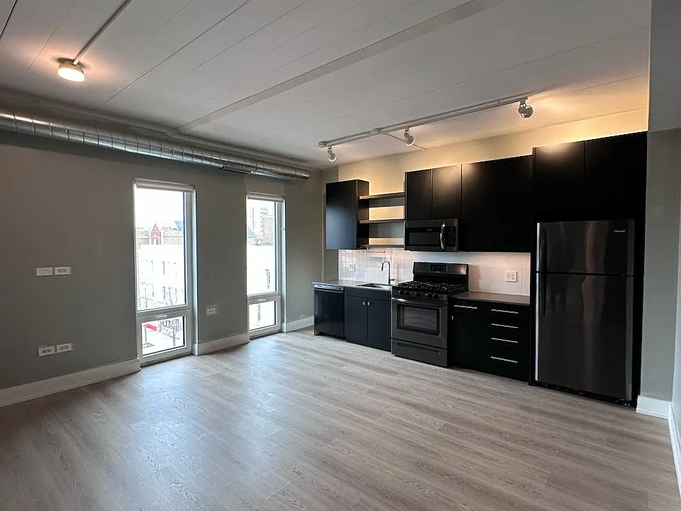 933 W Belmont Ave #505