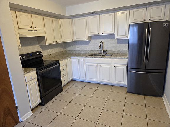 4th image of 8701 S Sacramento Ave APT 2NW
