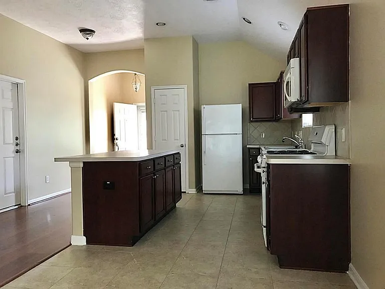 2311 Keegan Hollow Ln — Photo 3