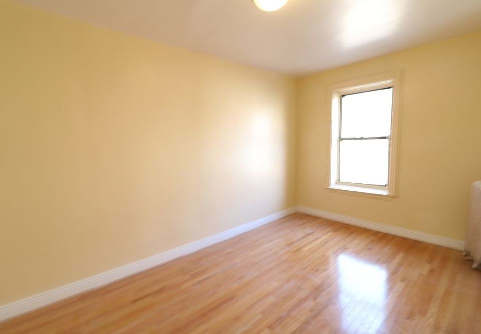 2nd image of 570 W 190th St APT 4E