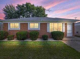 21536 Masonic Blvd, Saint Clair Shores, MI 48082
