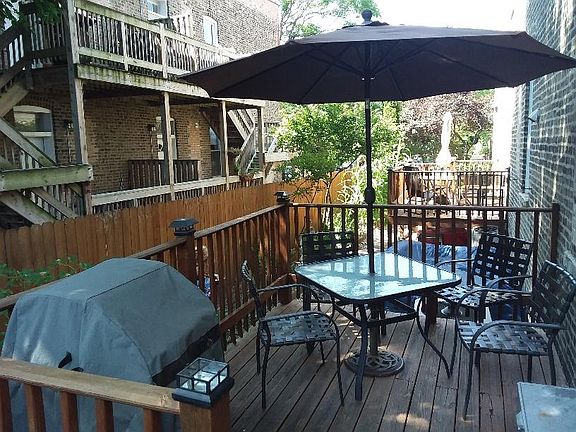 2nd image of 733 N Hoyne Ave #2