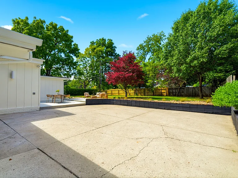 2276 Johnston Rd — Photo 76
