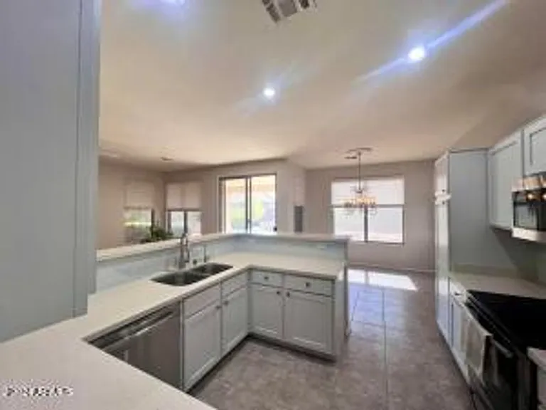 2821 E Tyson St — Photo 11