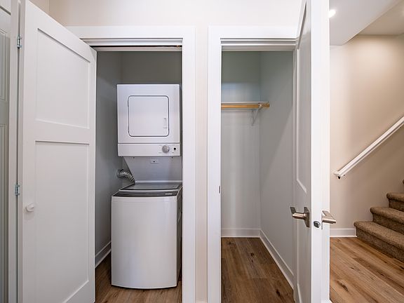 5th image of 404 W Baraga Ave #B