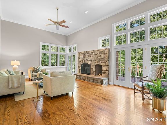3rd image of 324 Nod Hill Road
