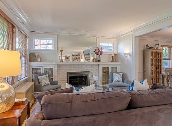 3rd image of 18 University Ct