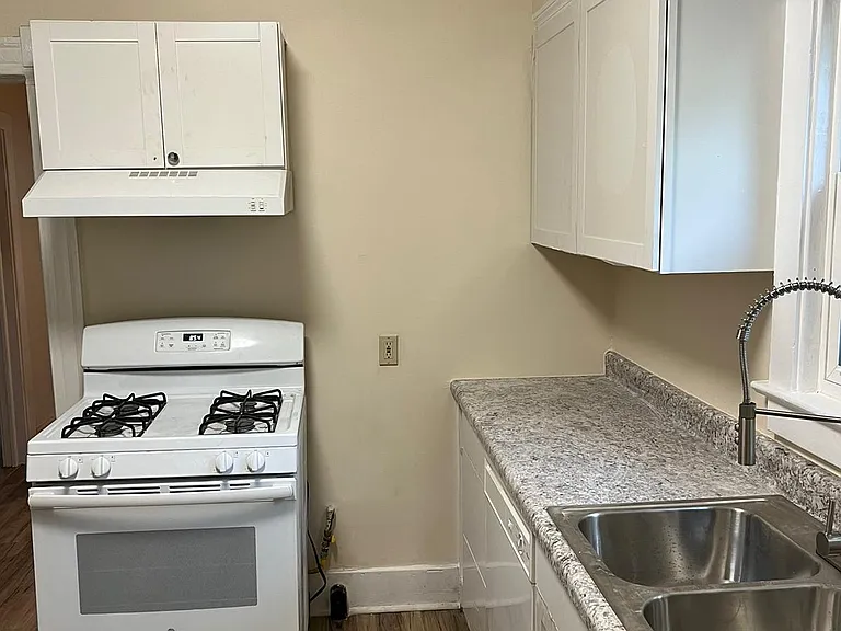 366 Woodmere Ave SE #1 — Photo 6