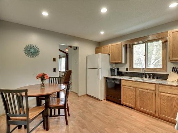 Oven with vent, large fridge, diswasher, double sink