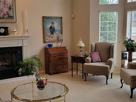 Living area-vaulted ceilings