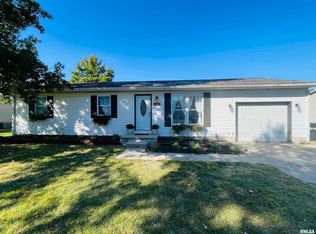 122 Chatham Dr, Salem, IL 62881