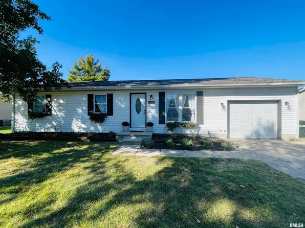 122 Chatham Dr, Salem, IL 62881