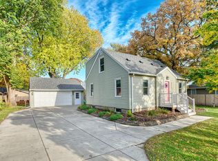 3176 New Brighton Rd, Arden Hills, MN 55112
