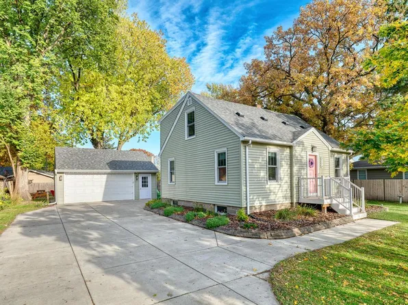 3176 New Brighton Rd, Arden Hills, MN 55112