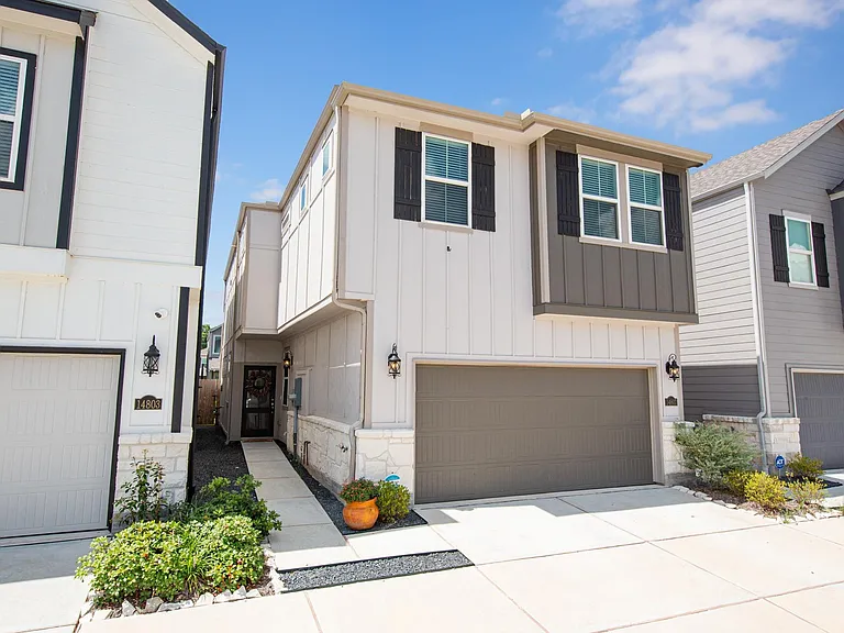 14807 Slow River Ave — Photo 3