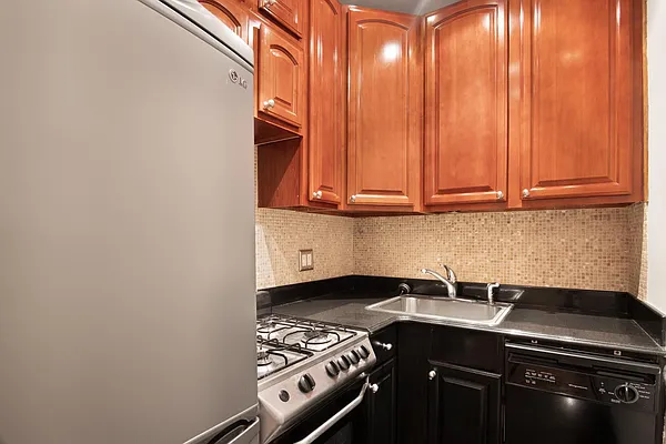 Rented by WAM Partners - William Moses Co. | media 31