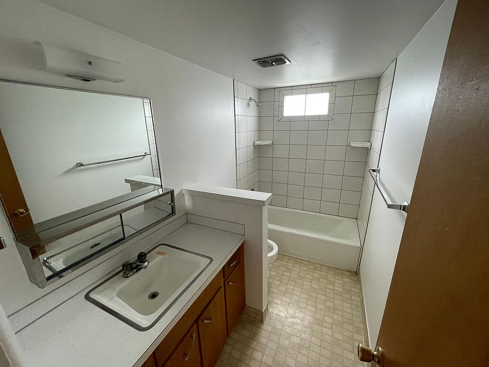 2nd image of 721 3rd Ave NW #5