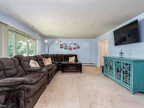 5th image of 120 Charlene Dr