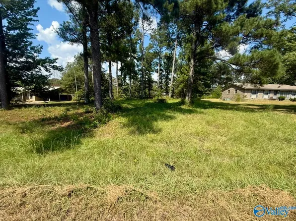 707 Northwood Dr, Centre, AL 35960